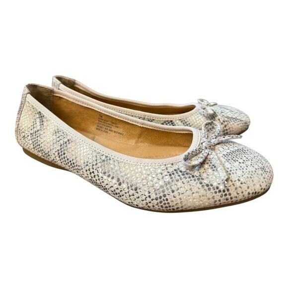 Born Shoes - Born Embossed Snakeskin Flat Women size 7